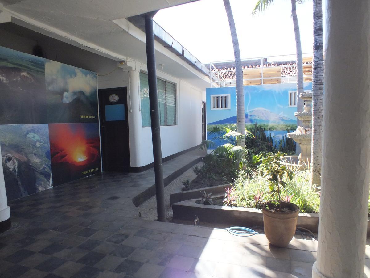 Volcano Hostel Leon Exterior photo