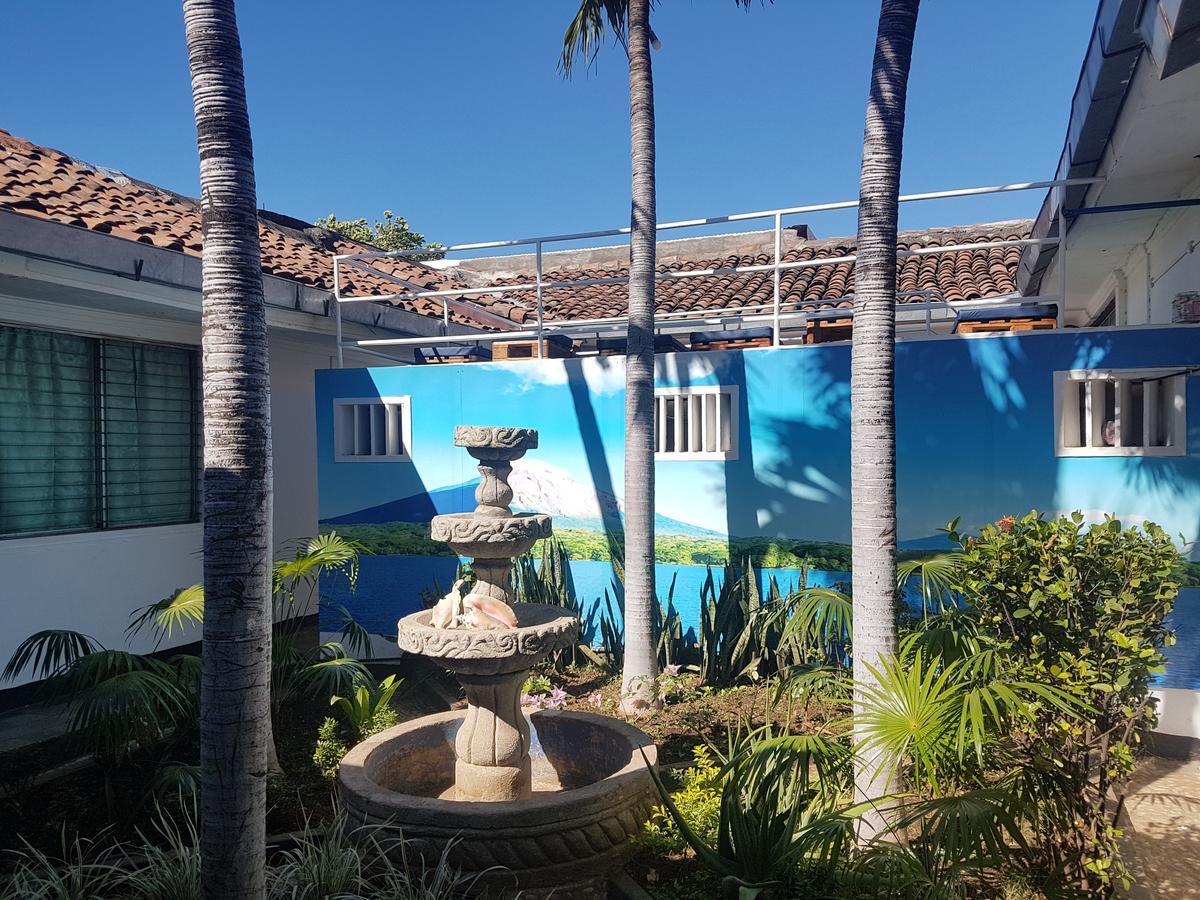 Volcano Hostel Leon Exterior photo